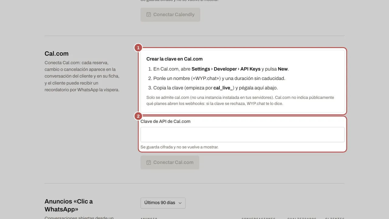 La sección Cal.com de Ajustes › Espacio y miembros: la guía para crear la clave de API (1) y el campo donde pegarla (2)