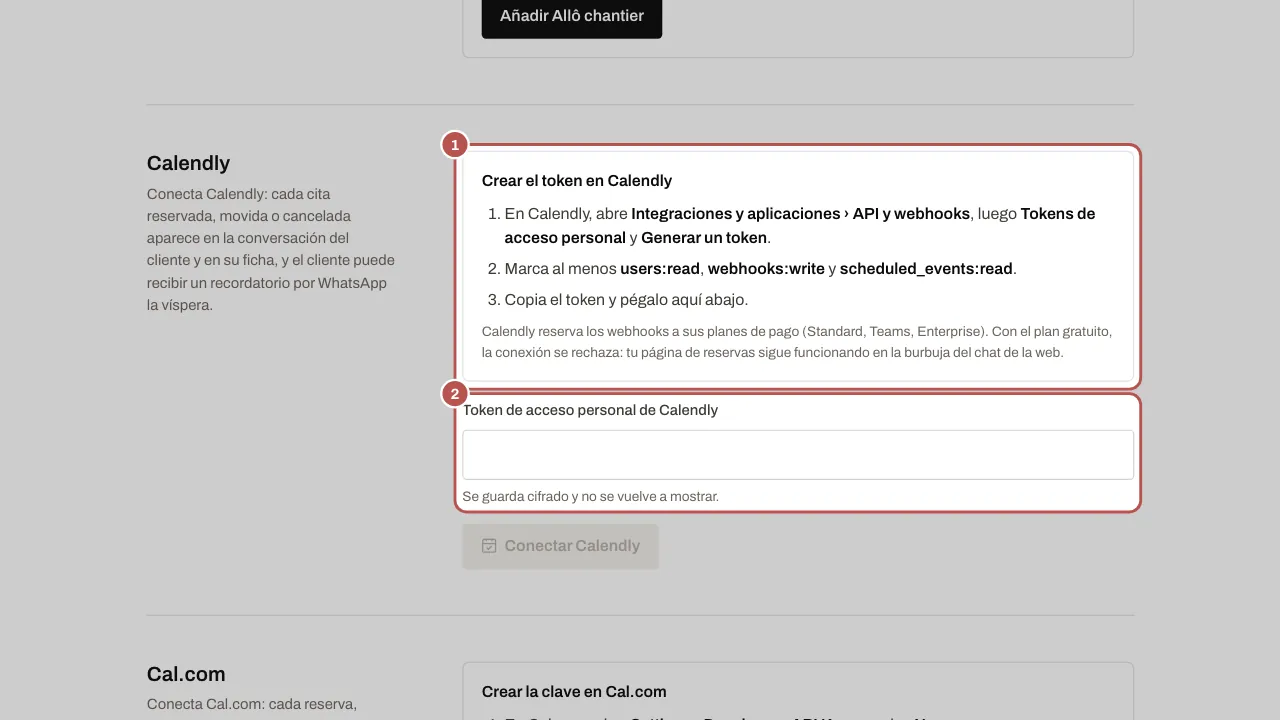 La sección Calendly de Ajustes › Espacio y miembros: la guía para crear el token (1) y el campo donde pegarlo (2)